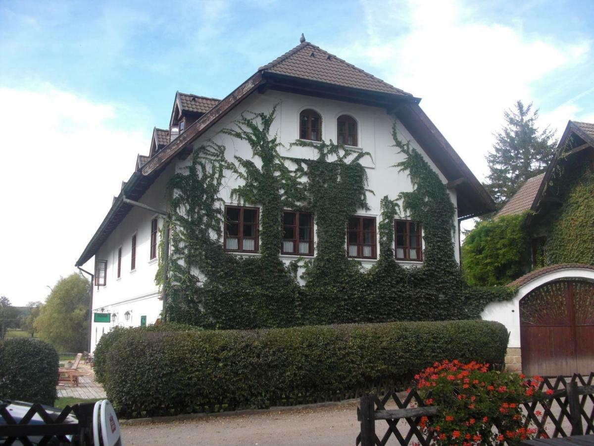 Bucicky Mlyn Hotel Rozdalovice Bagian luar foto